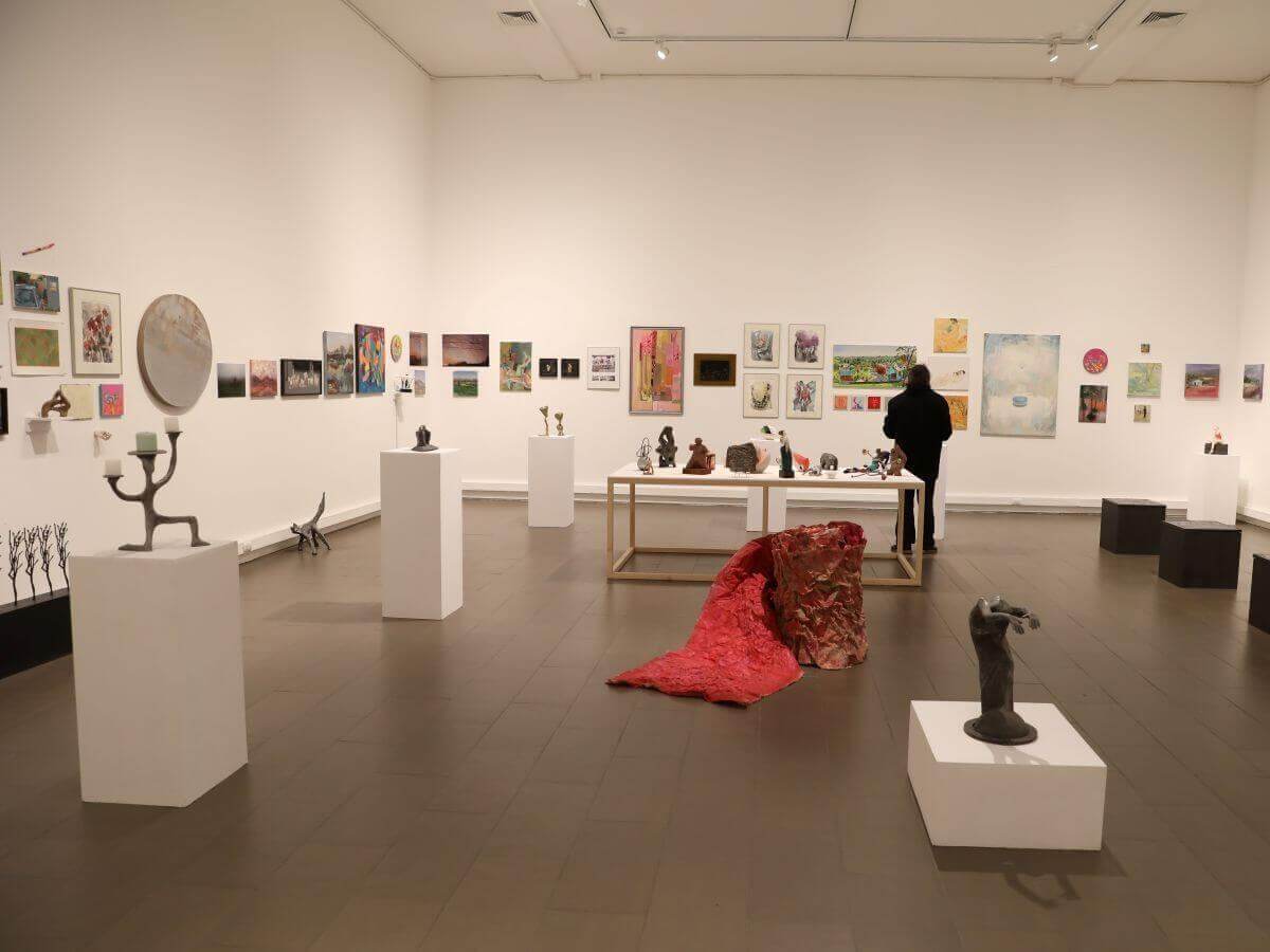 Cruce de caminos, colectiva Escuela de Arte