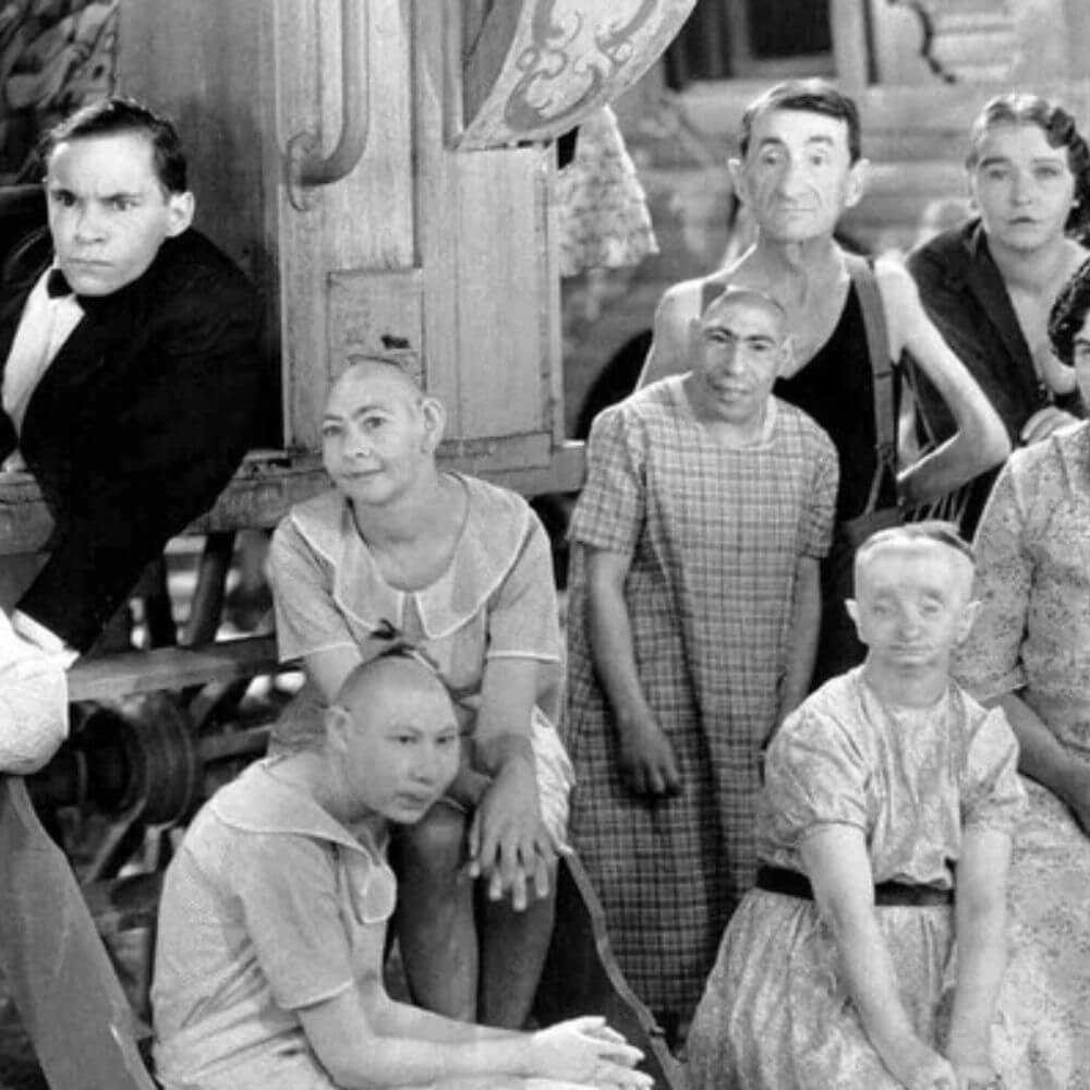 Freaks: la parada de los monstruos